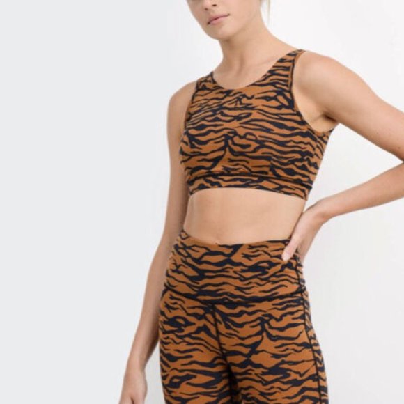 Mono B Sports Bra Double Strap Back Animal Print Gray & Black LARGE - Picture 3 of 12